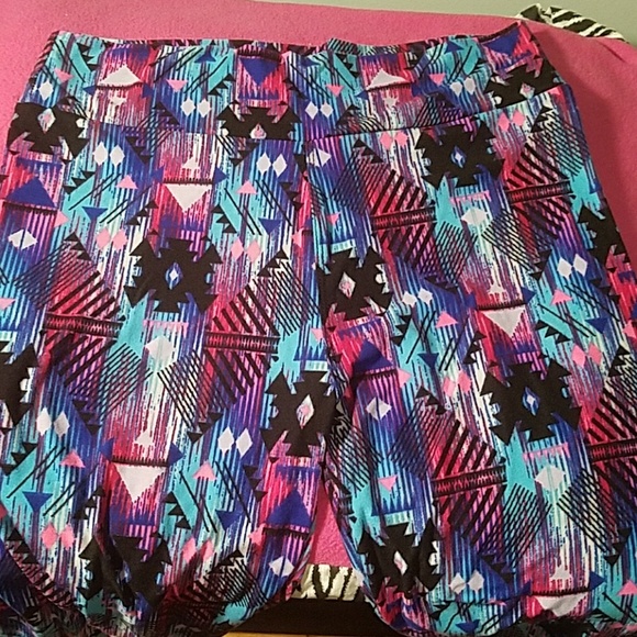 NWOT Super Soft Cropped Leggings! - Picture 2 of 5